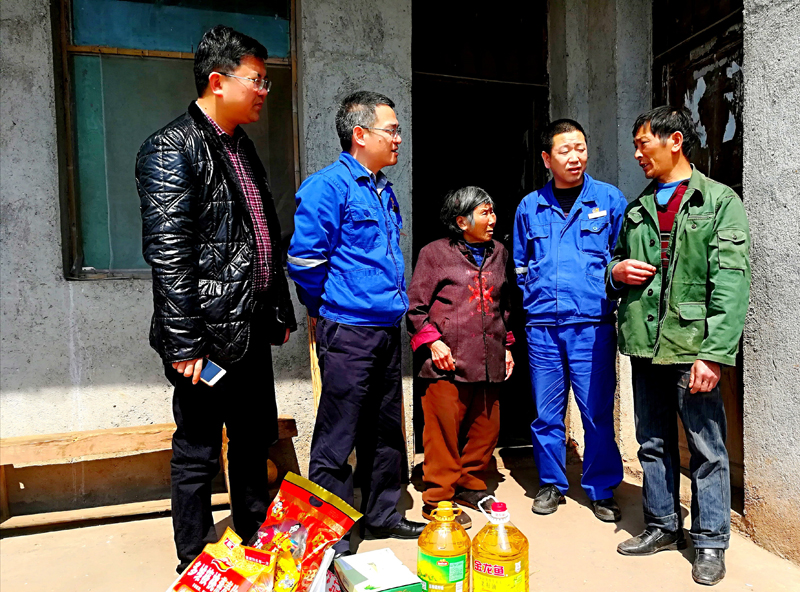 劉衛星率物流中心慰問扶貧對象寧方忠